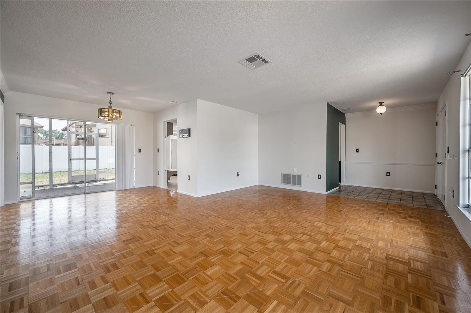 Listing photo id 5 for 4435 Sail Drive