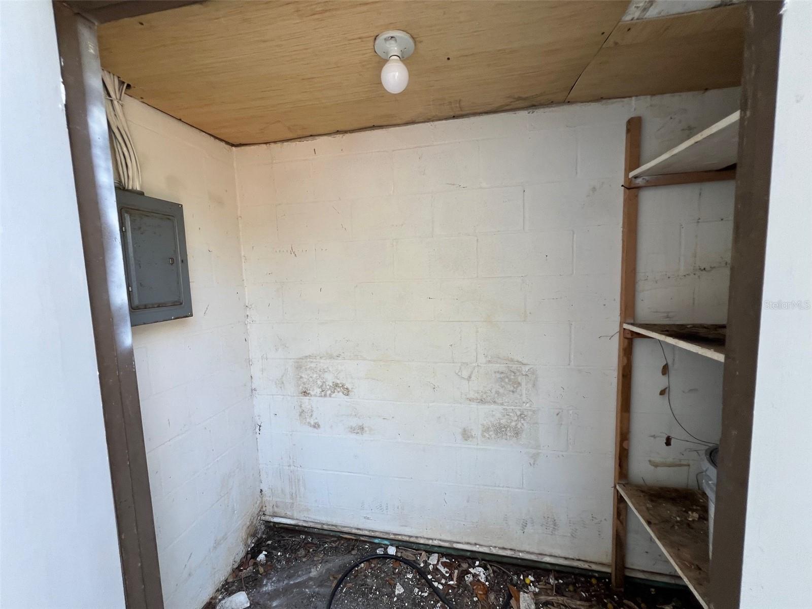 Listing photo id 16 for 14667 Pine Glen Creek 14667
