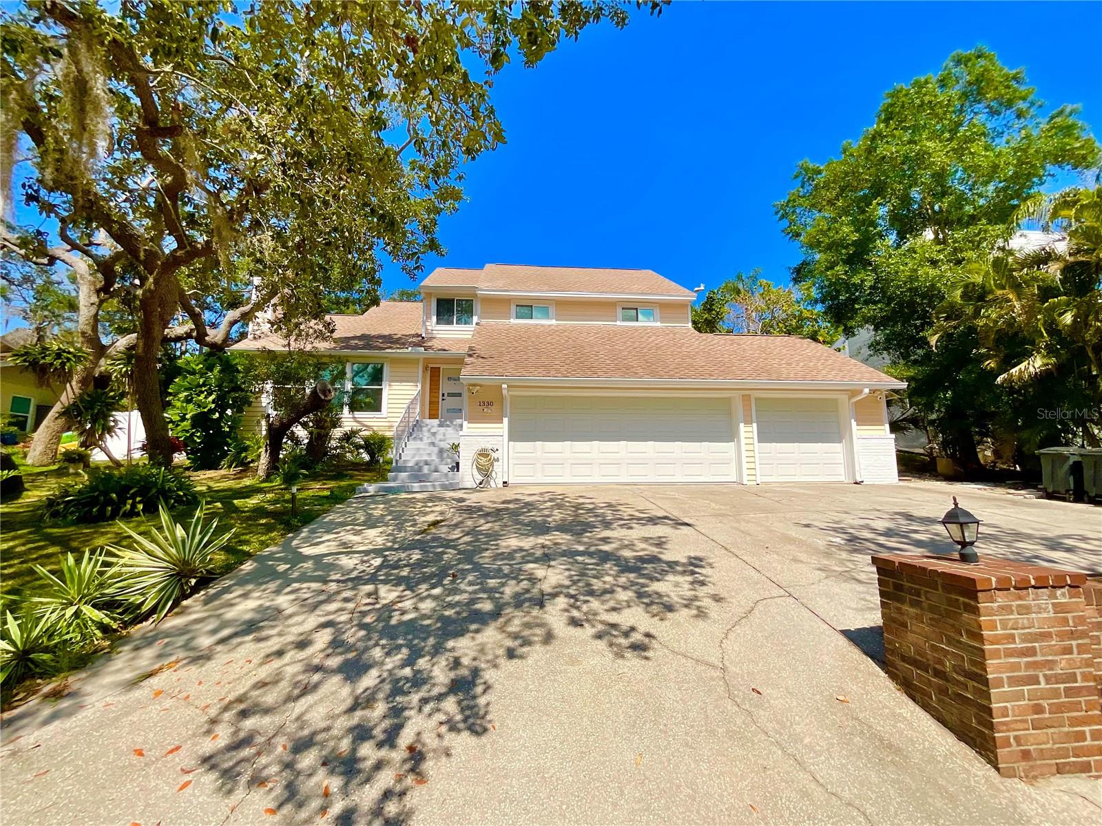 Image 4 of 72 For 1330 Belcher Drive