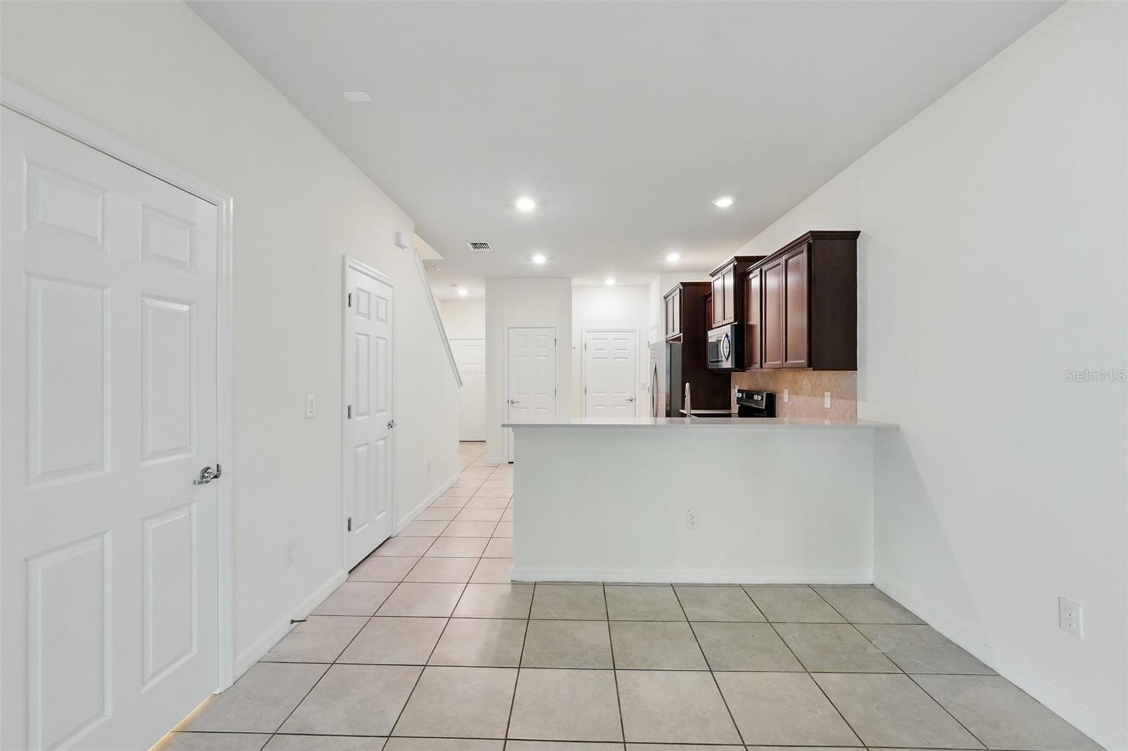 Listing photo id 9 for 5024 Sylvester Loop