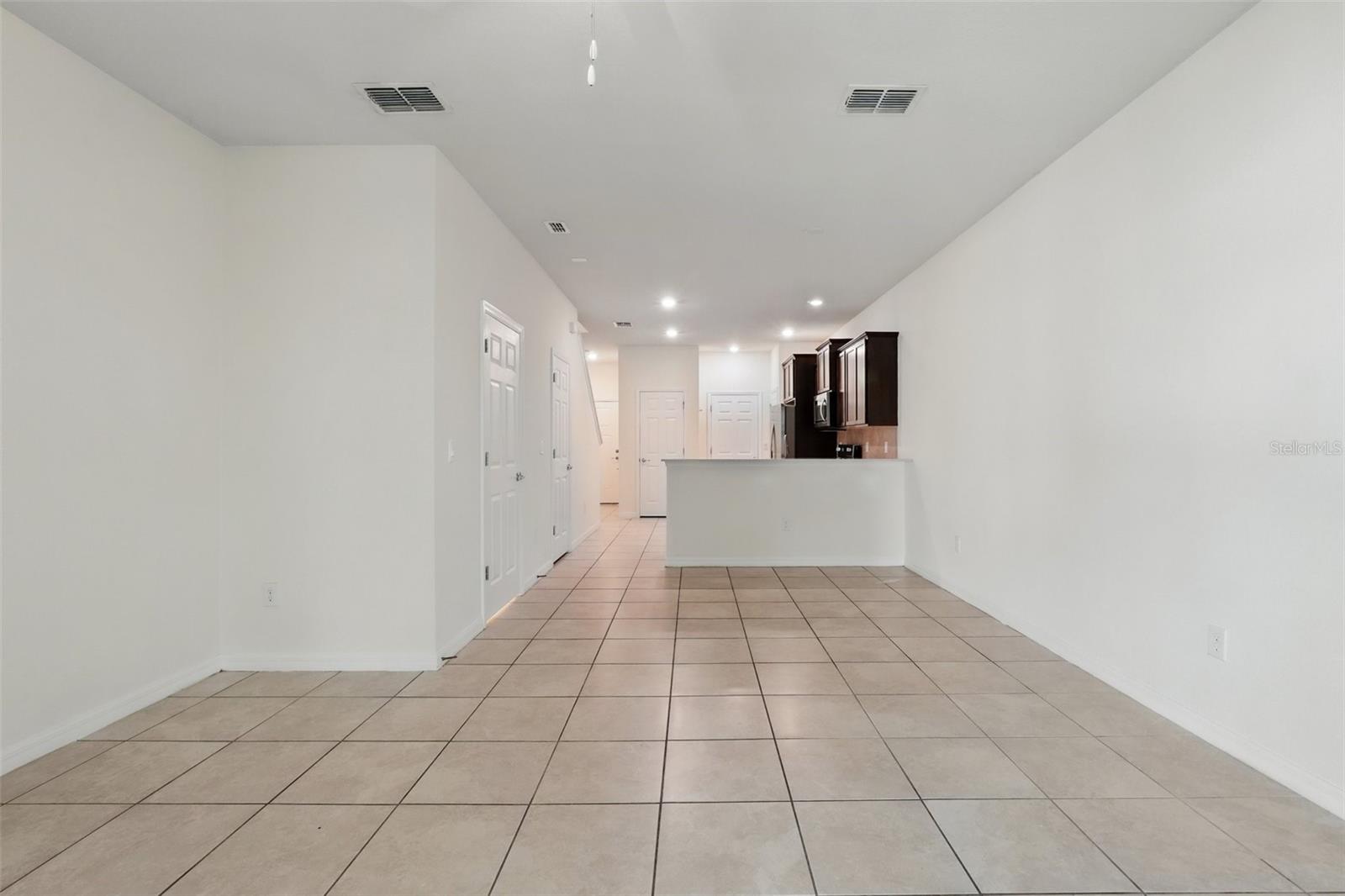 Listing photo id 12 for 5024 Sylvester Loop
