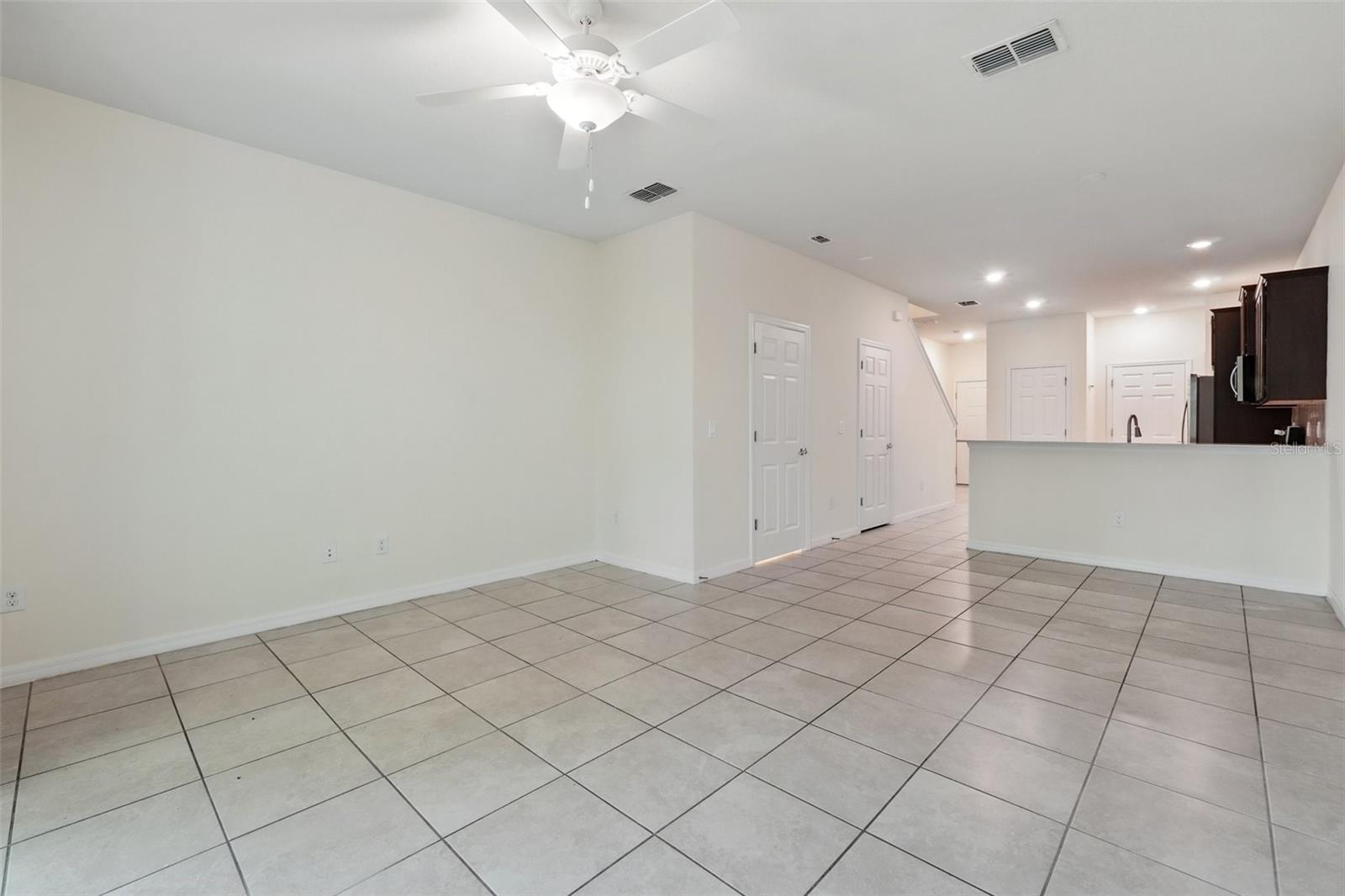 Listing photo id 13 for 5024 Sylvester Loop