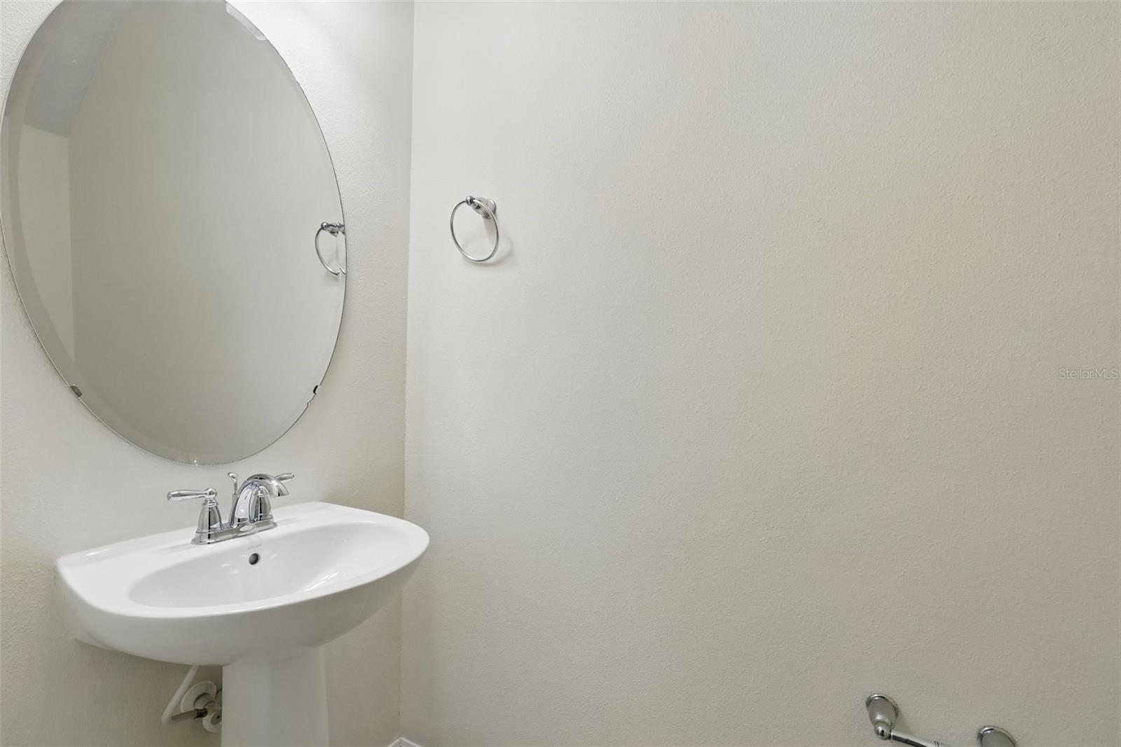 Listing photo id 14 for 5024 Sylvester Loop