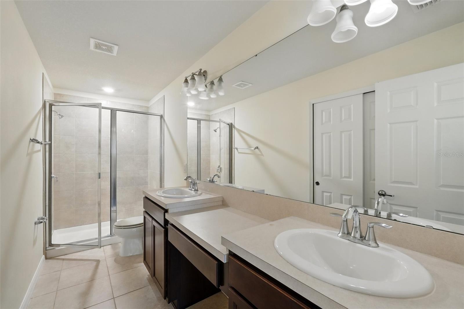 Listing photo id 18 for 5024 Sylvester Loop