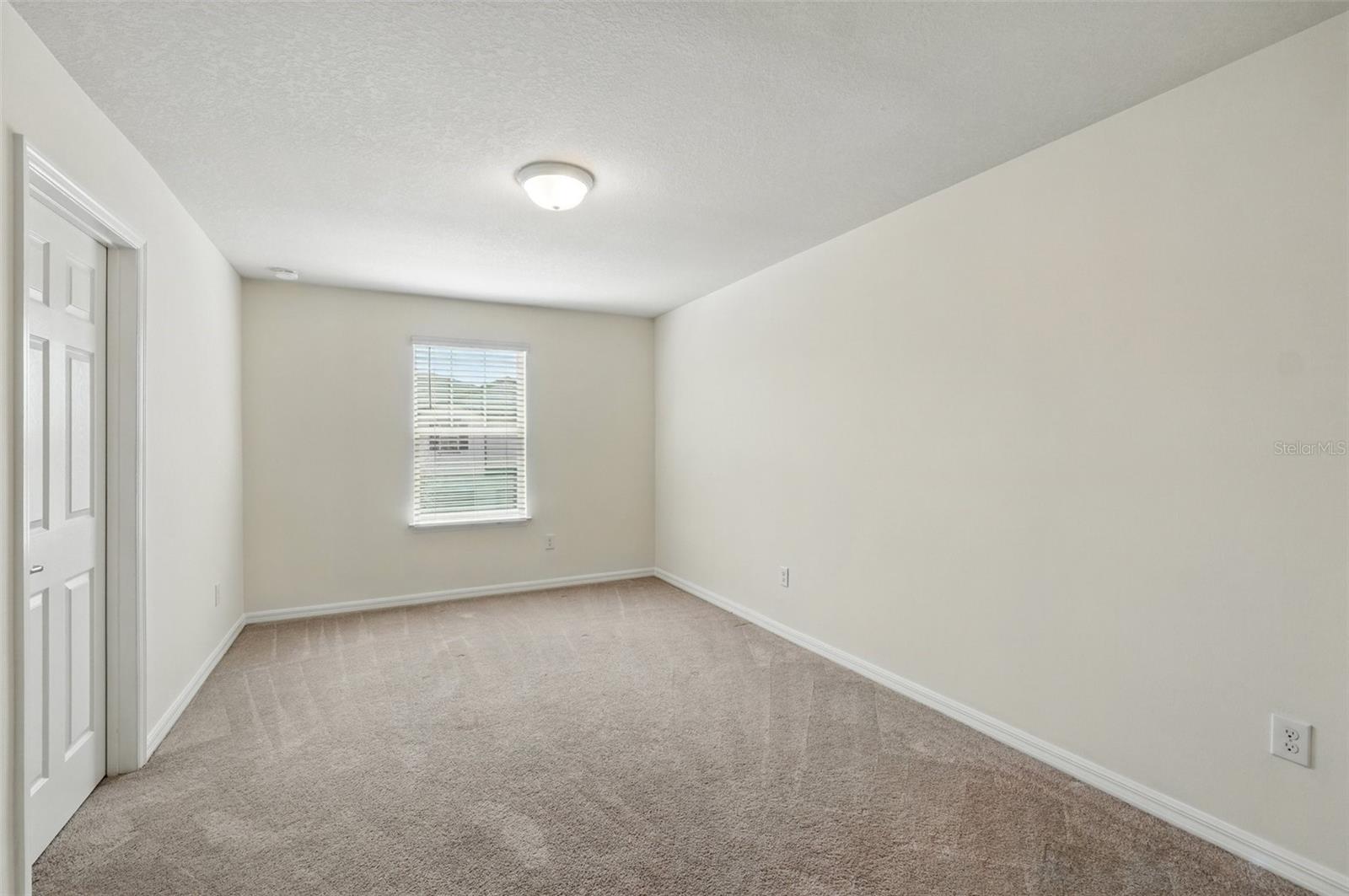 Listing photo id 19 for 5024 Sylvester Loop