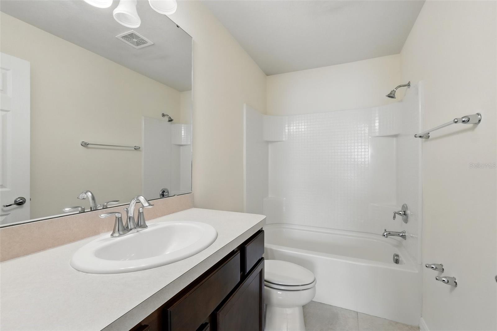 Listing photo id 21 for 5024 Sylvester Loop