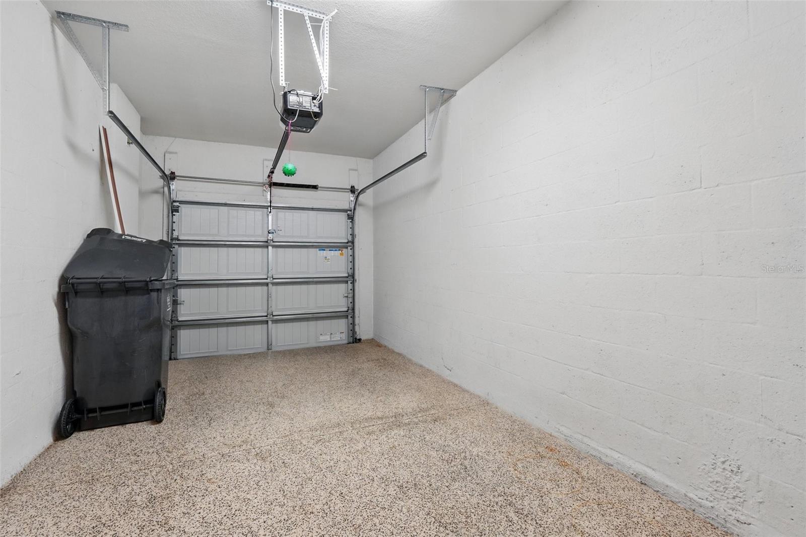 Listing photo id 23 for 5024 Sylvester Loop