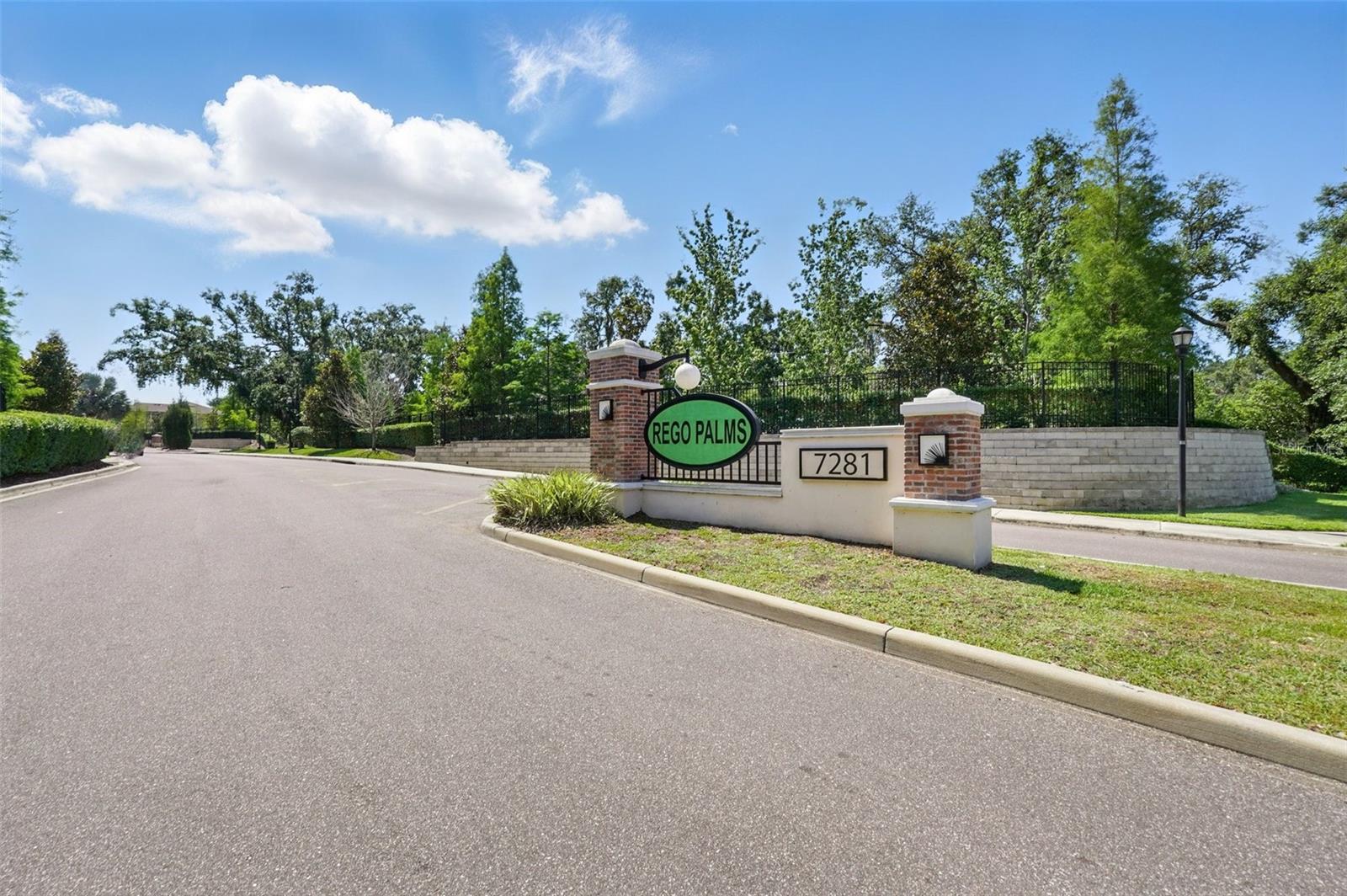 Listing photo id 1 for 5024 Sylvester Loop