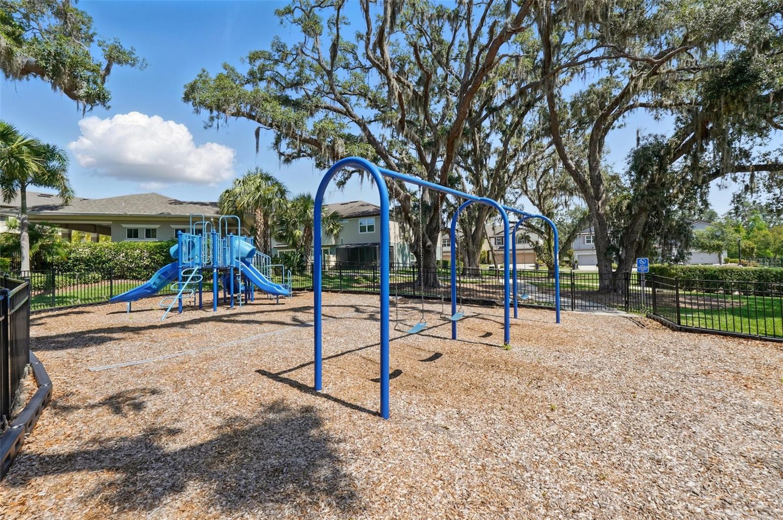 Listing photo id 28 for 5024 Sylvester Loop