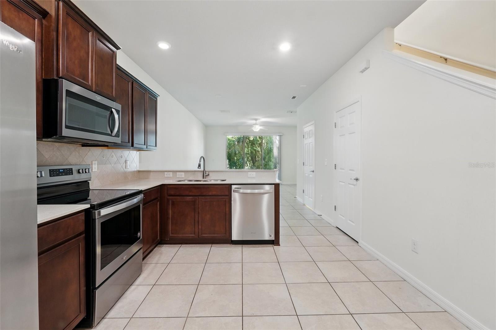 Listing photo id 4 for 5024 Sylvester Loop