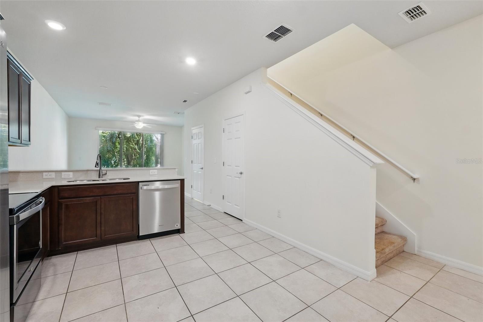 Listing photo id 6 for 5024 Sylvester Loop