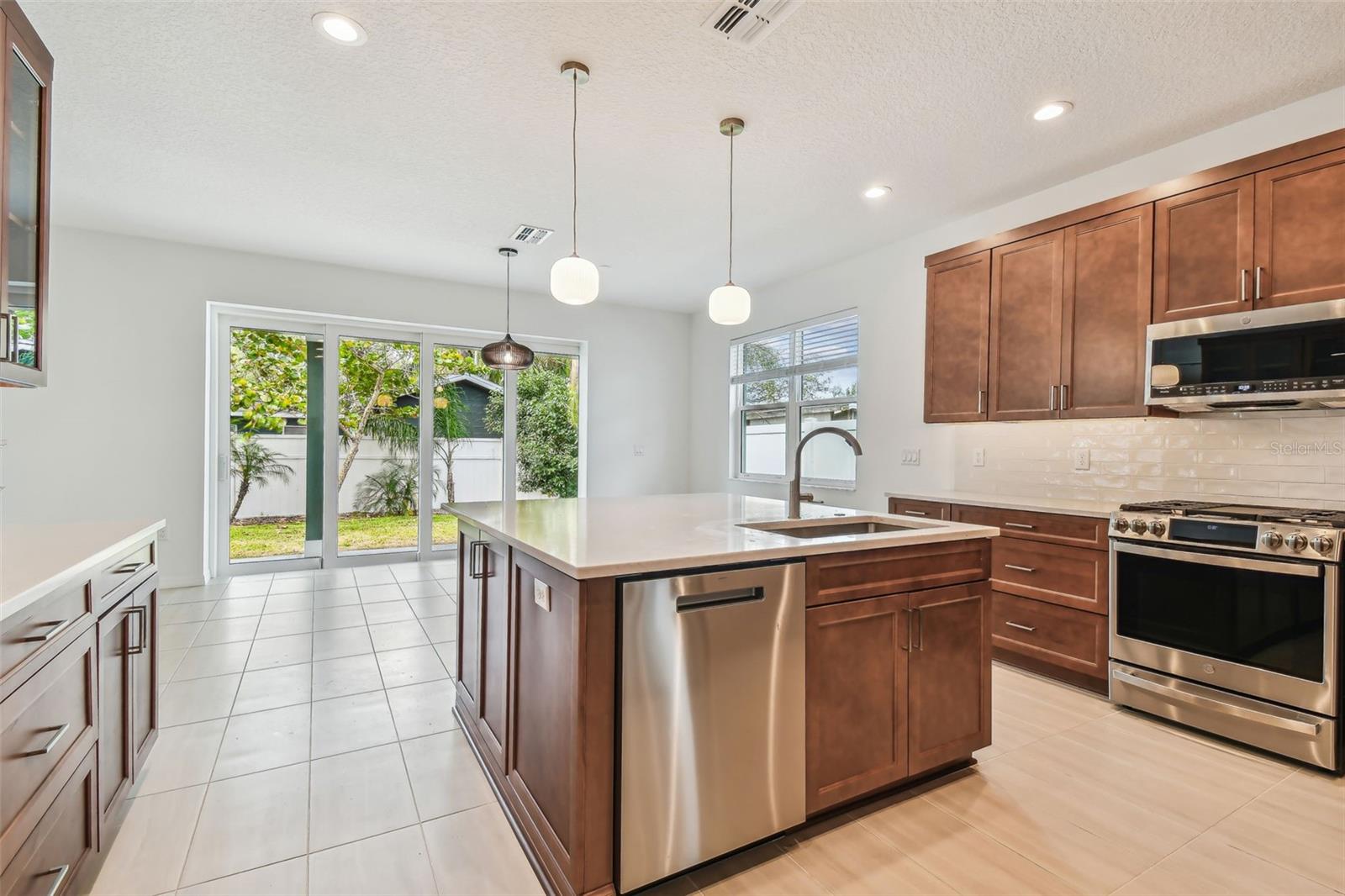 Image 16 of 41 For 511 Roanoke Street