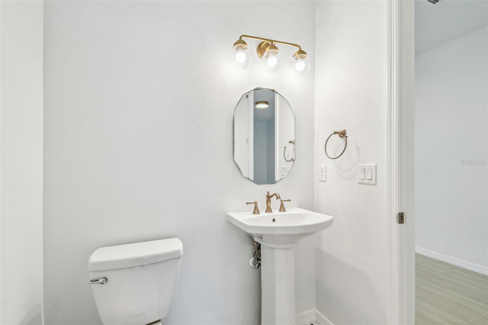Image 7 of 41 For 511 Roanoke Street