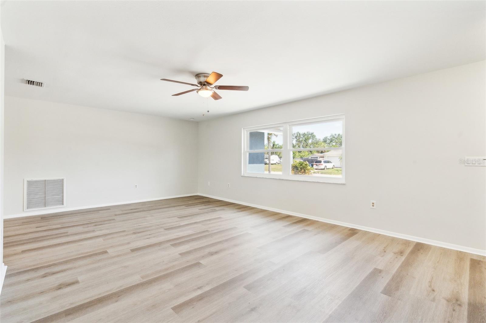 Image 12 of 21 For 315 Dorchester Drive