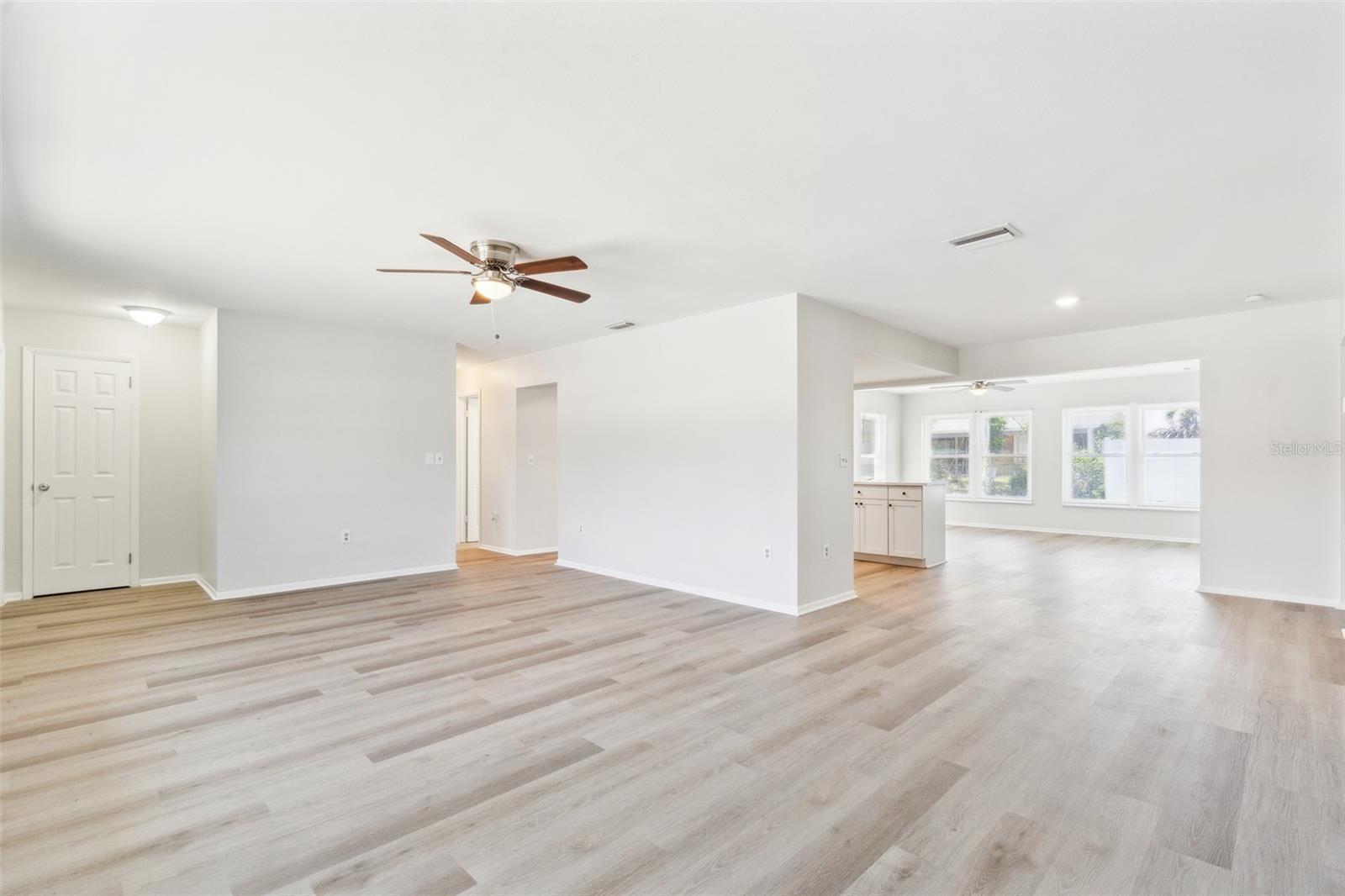 Image 14 of 21 For 315 Dorchester Drive