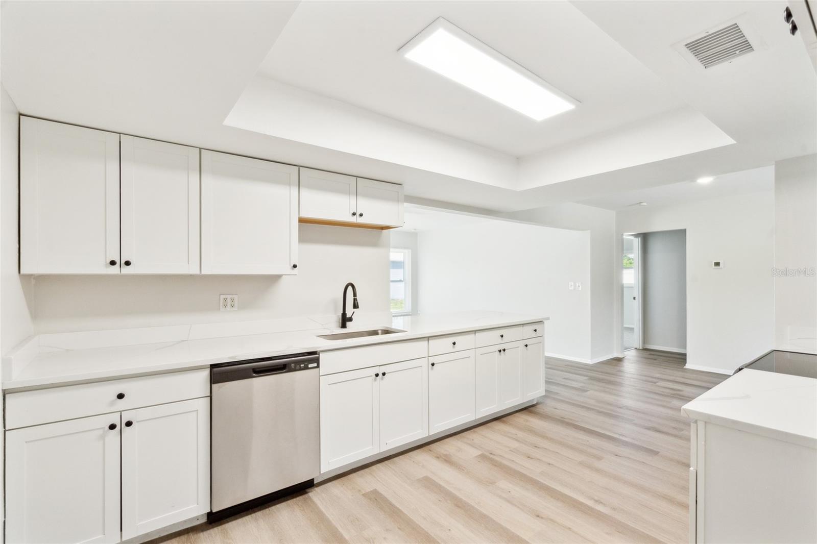 Image 7 of 21 For 315 Dorchester Drive