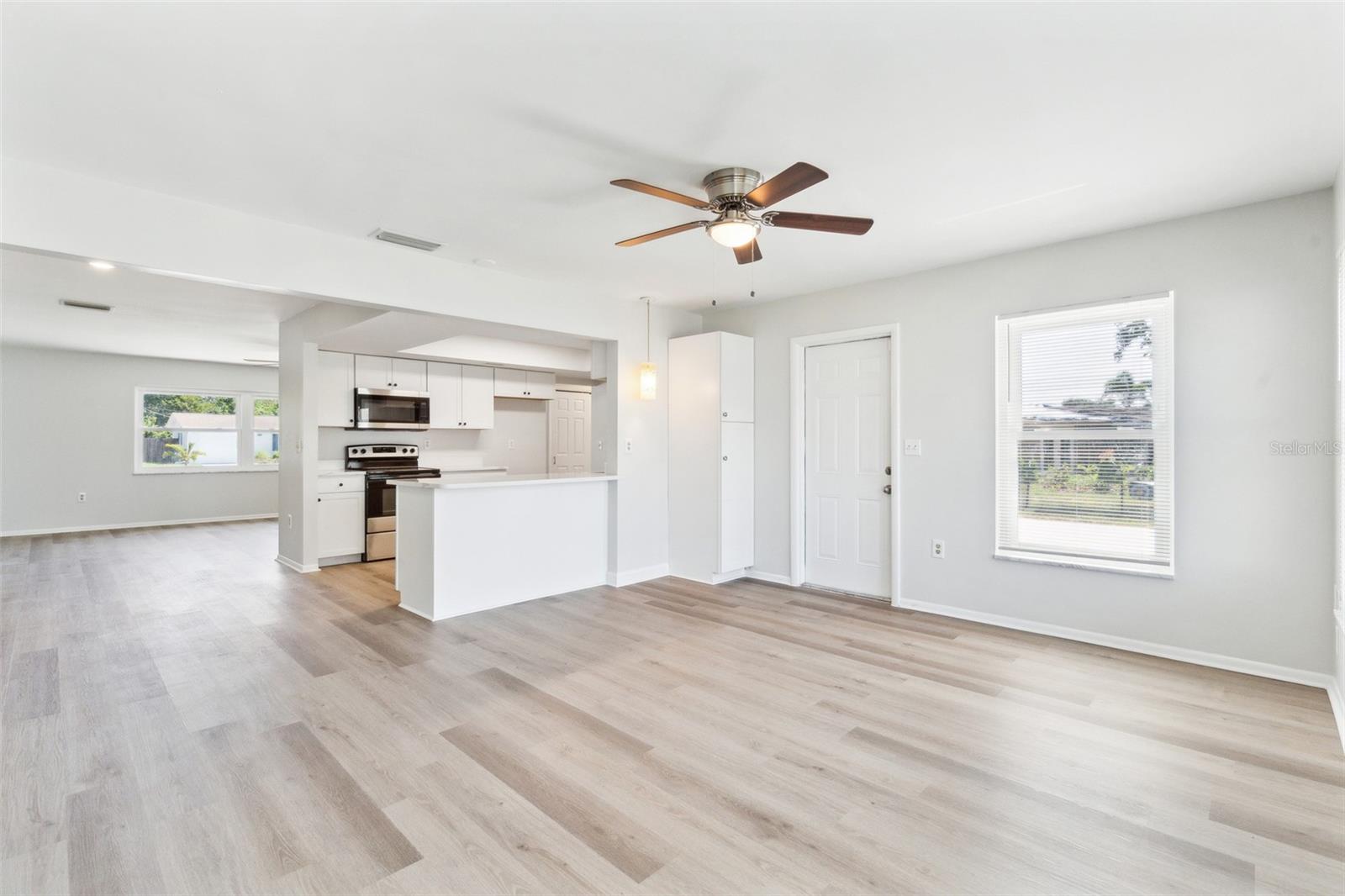 Image 8 of 21 For 315 Dorchester Drive