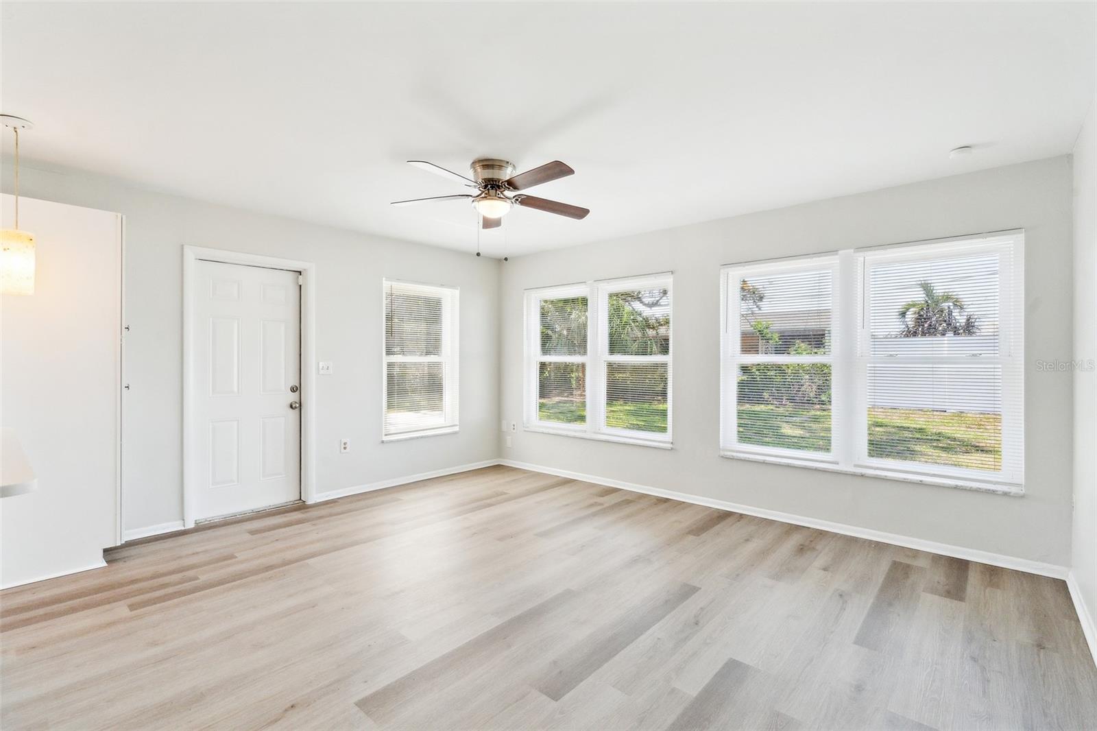 Image 9 of 21 For 315 Dorchester Drive