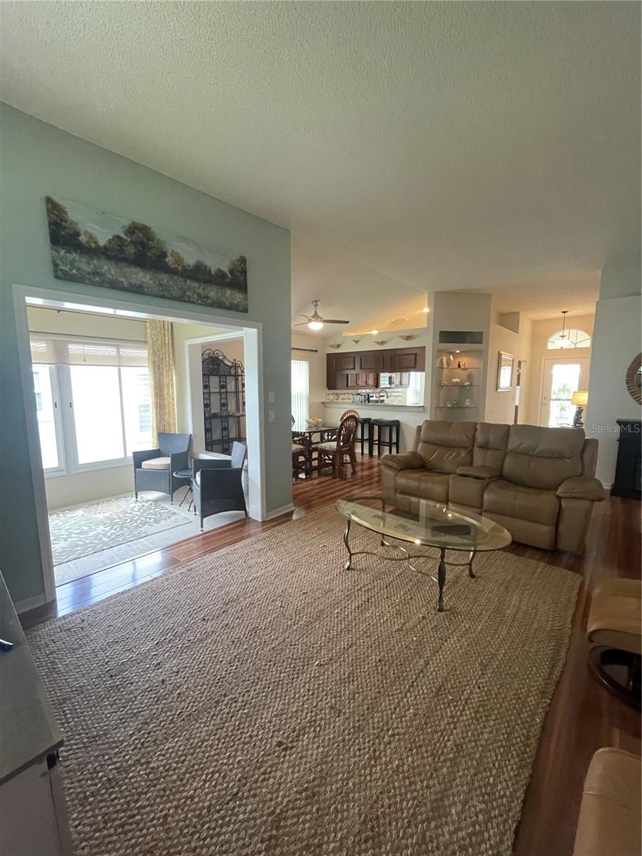 Image 4 of 31 For 11240 Hollander Ave