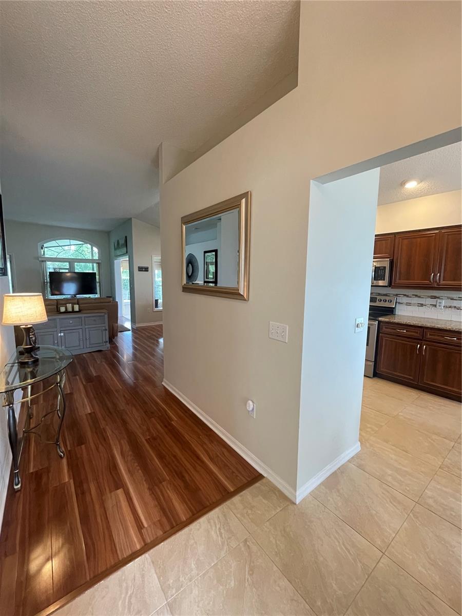 Image 5 of 31 For 11240 Hollander Ave
