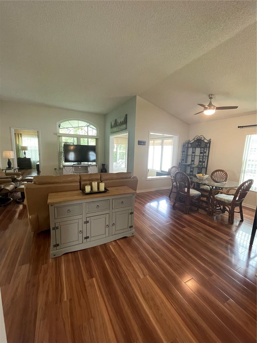 Image 7 of 31 For 11240 Hollander Ave