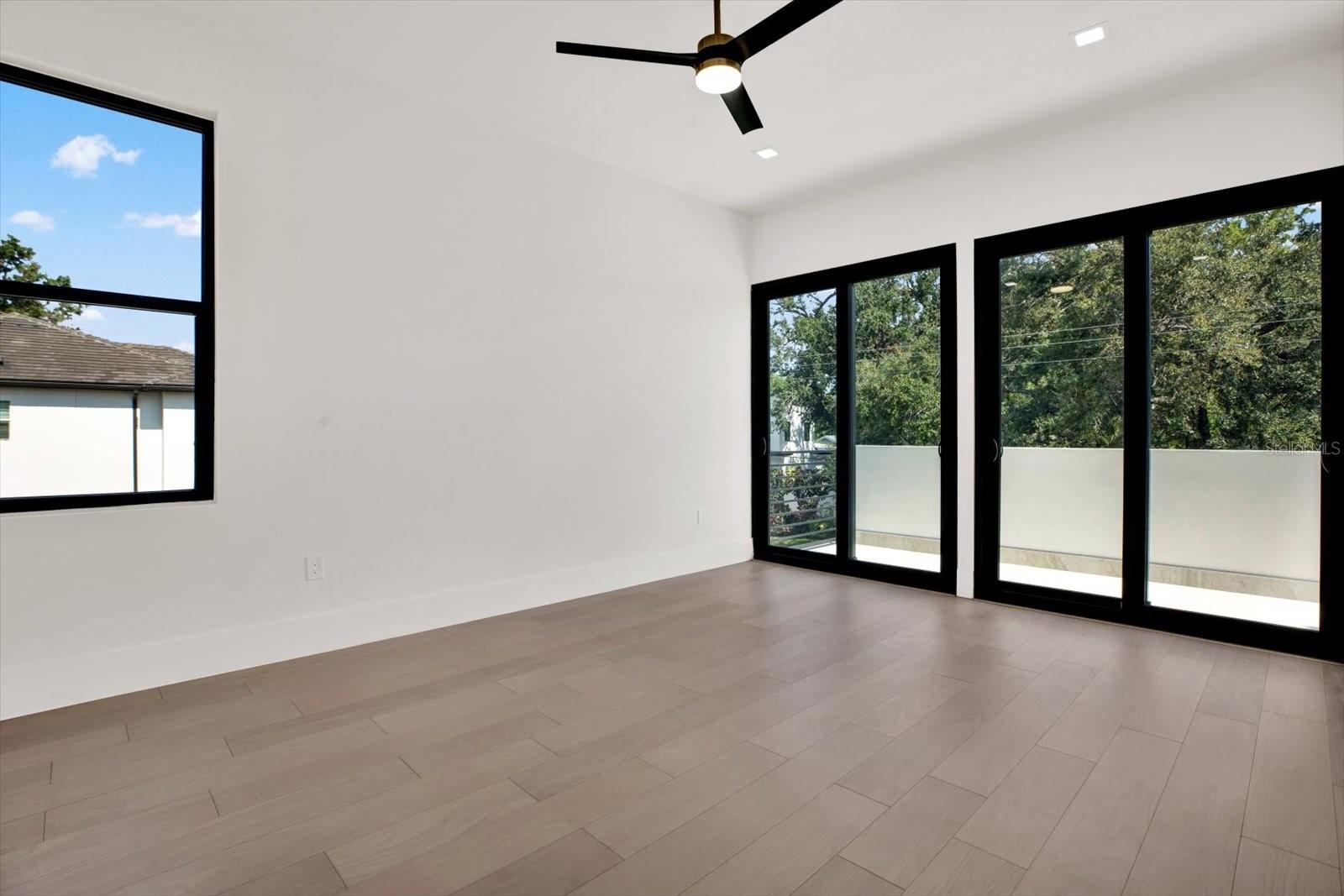 Listing photo id 7 for 908 Fribley Street