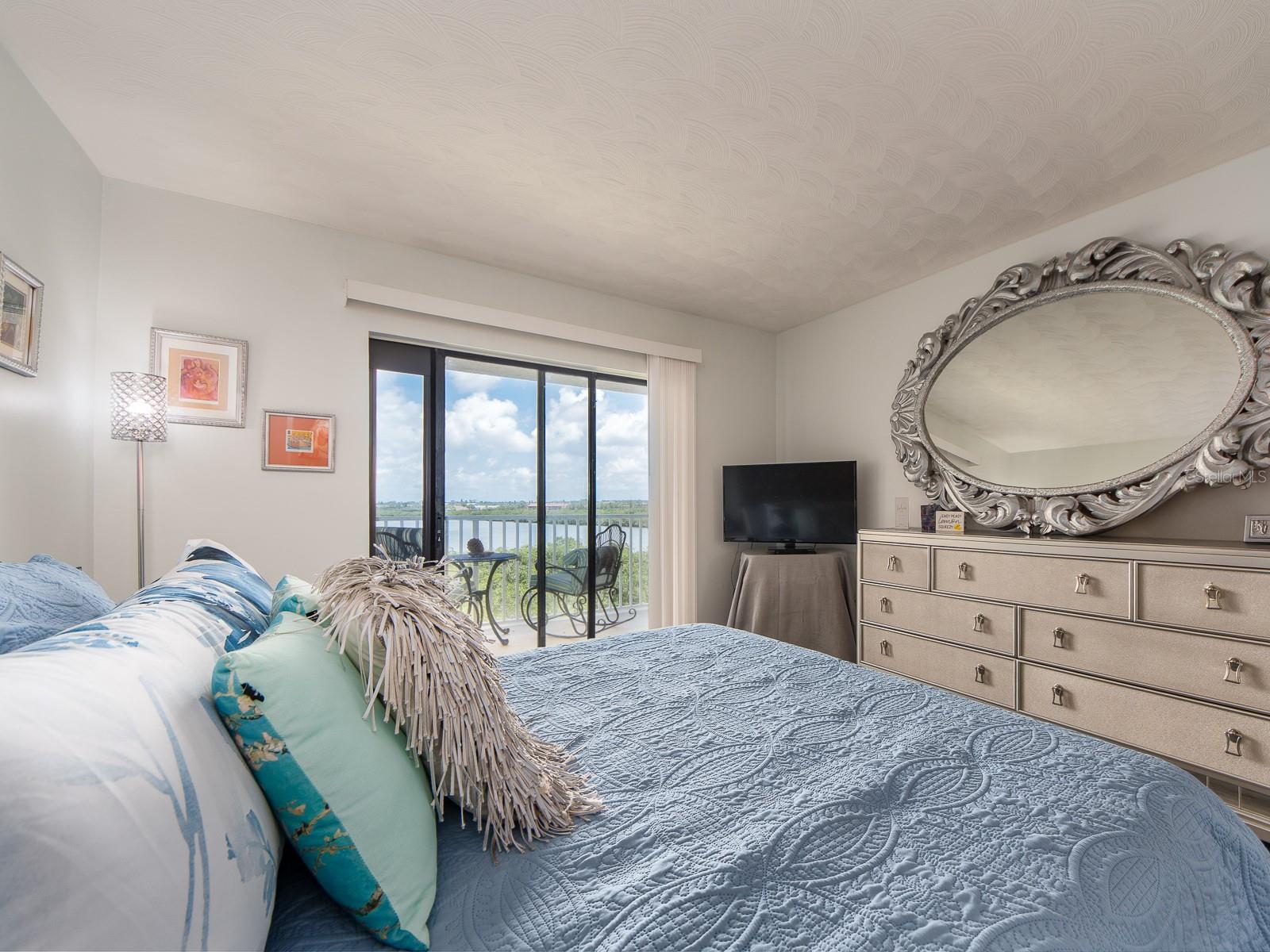 Image 17 of 46 For 19451 Gulf Boulevard 404