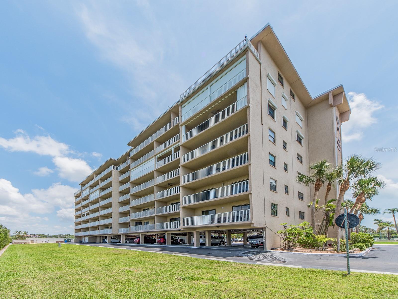 Image 23 of 46 For 19451 Gulf Boulevard 404