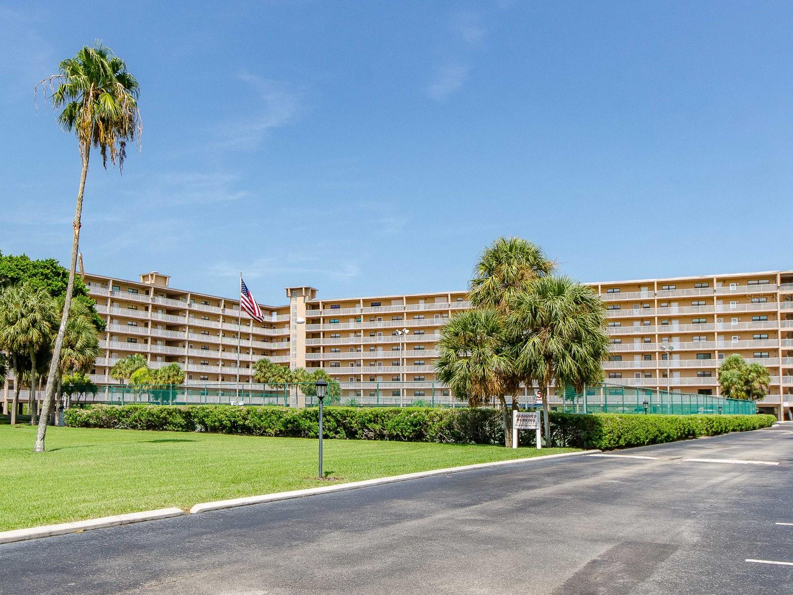 Image 26 of 46 For 19451 Gulf Boulevard 404