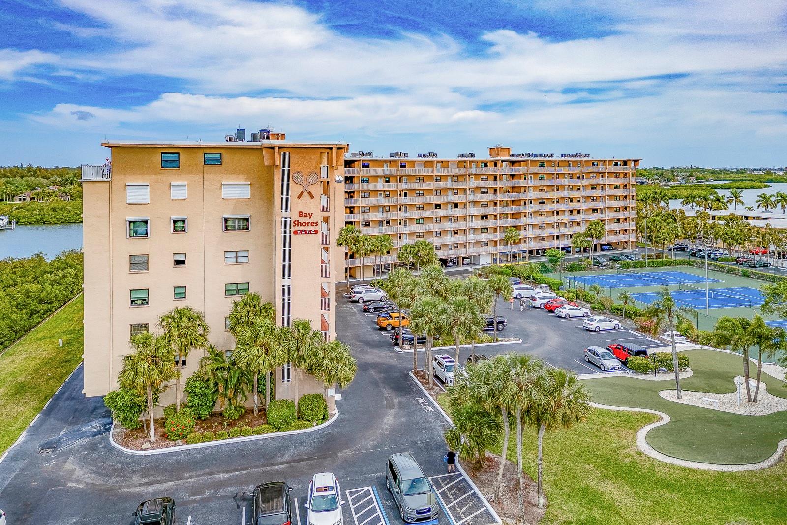 Image 41 of 46 For 19451 Gulf Boulevard 404