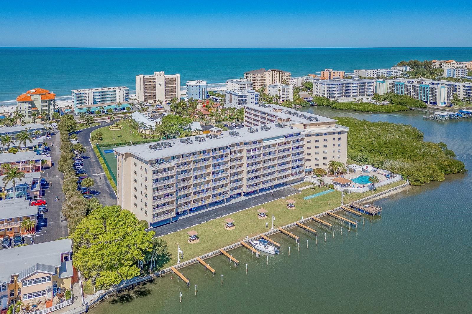 Image 44 of 46 For 19451 Gulf Boulevard 404
