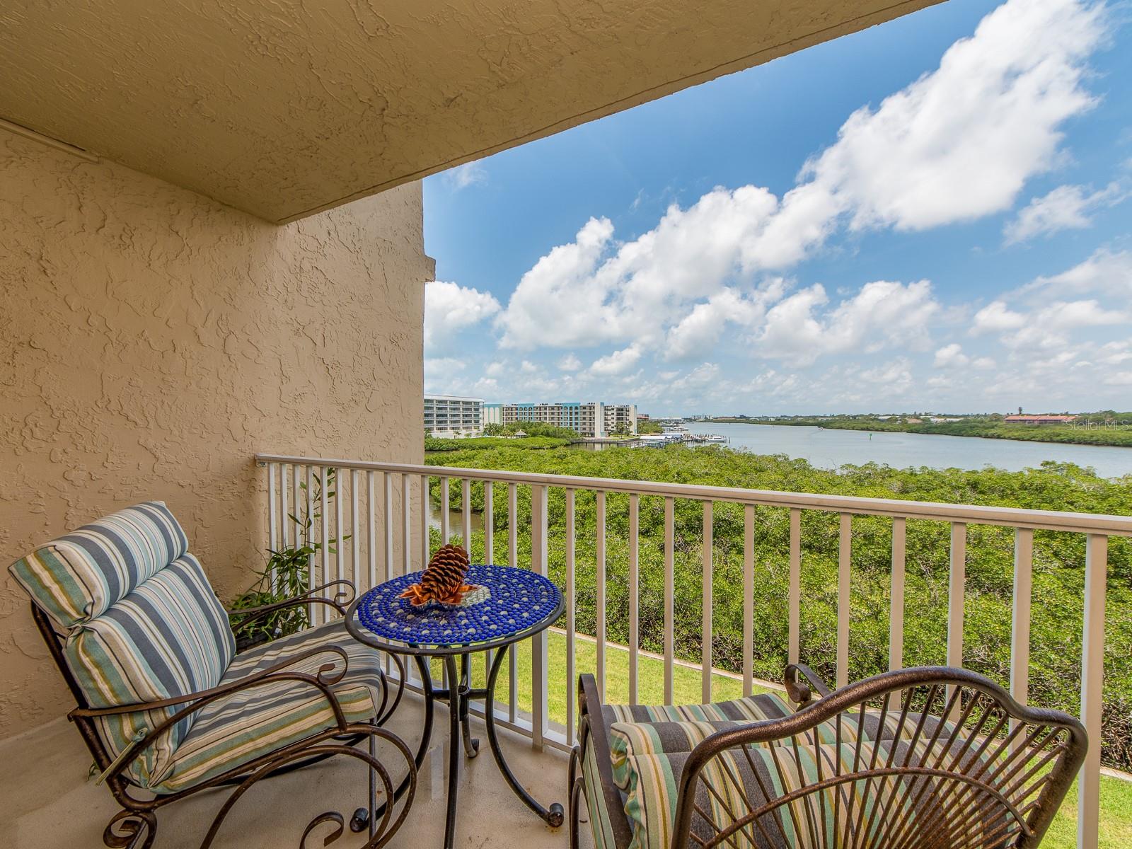 Image 9 of 46 For 19451 Gulf Boulevard 404