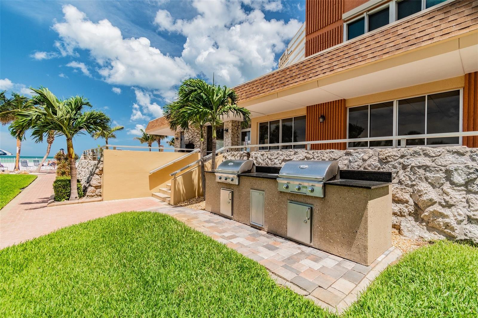 Image 42 of 51 For 17900 Gulf Boulevard 16c