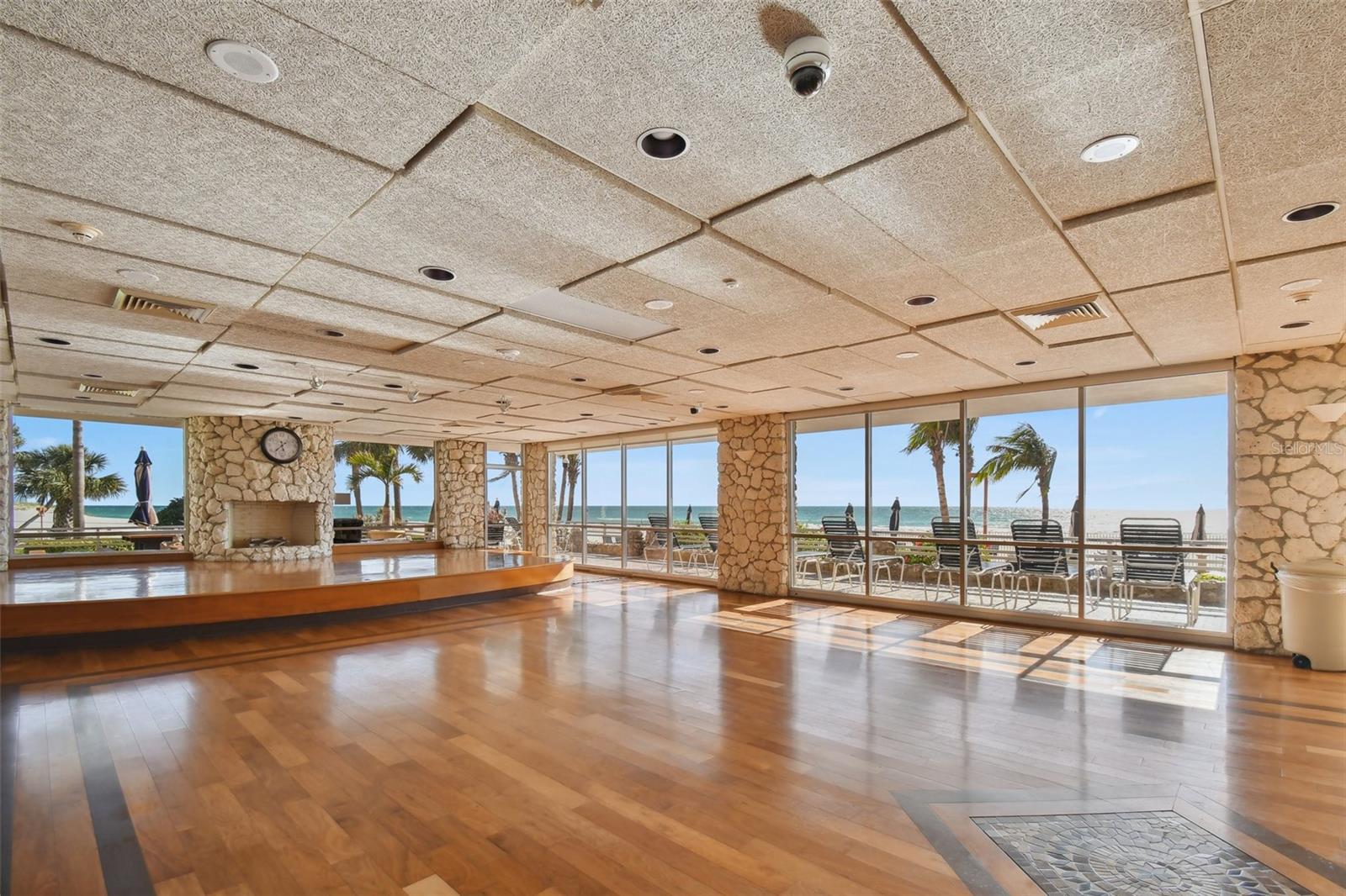 Image 47 of 51 For 17900 Gulf Boulevard 16c