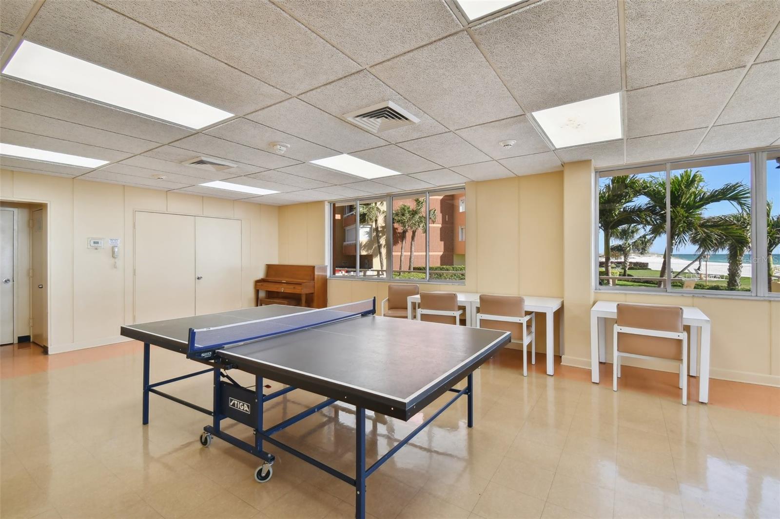 Image 49 of 51 For 17900 Gulf Boulevard 16c