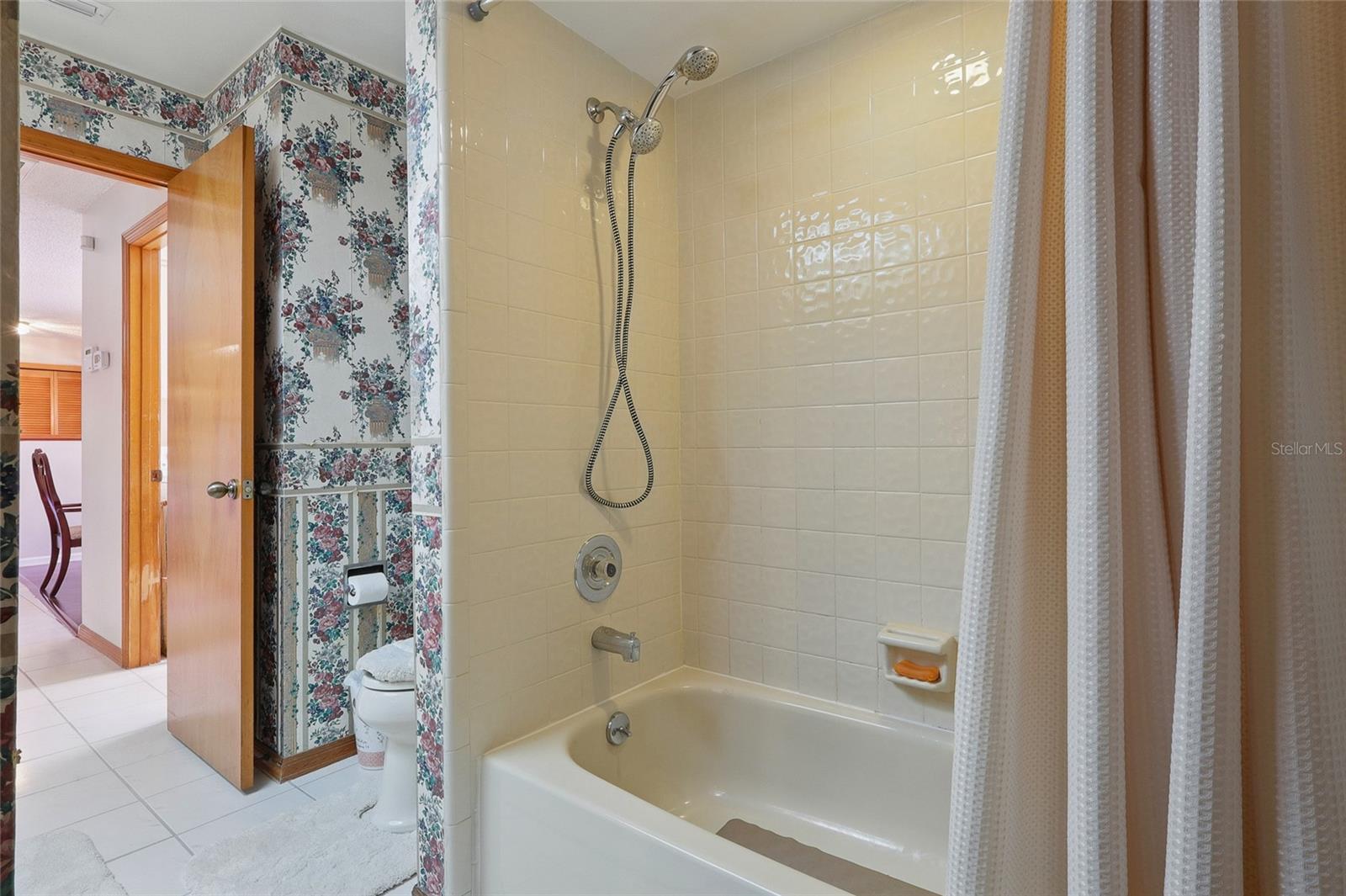 Image 13 of 35 For 14168 Fennsbury Drive