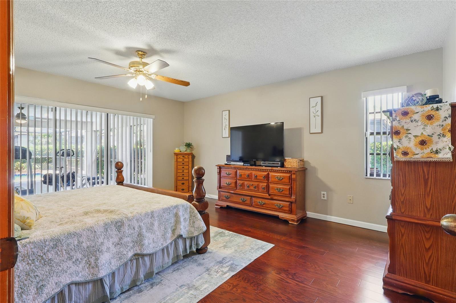 Image 23 of 35 For 14168 Fennsbury Drive