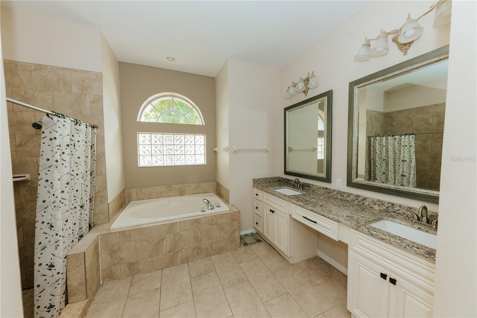 Image 13 of 21 For 4657 Parkway Boulevard