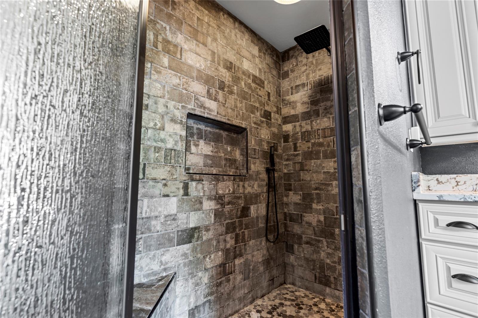 Image 19 of 54 For 9075 Waterash Lane N