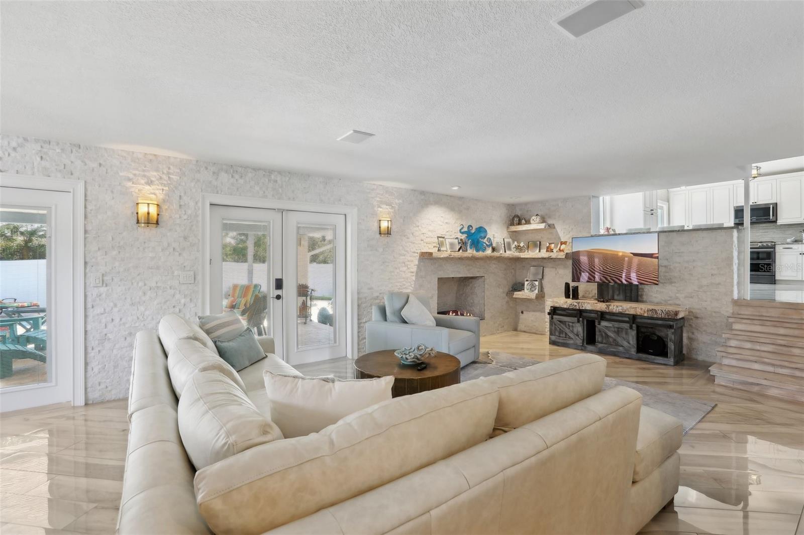 Image 24 of 65 For 931 Gulf Boulevard