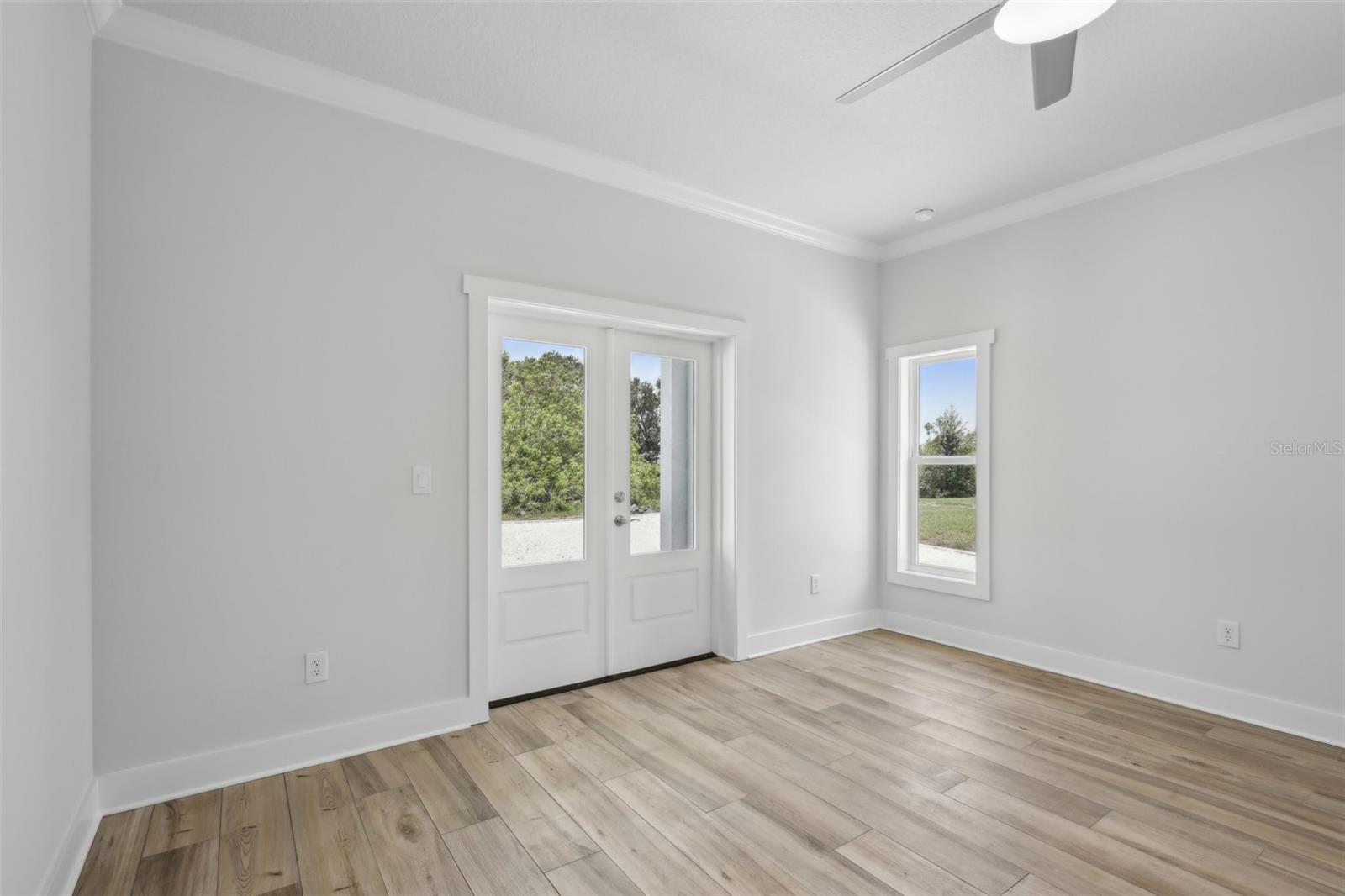 Image 14 of 32 For 718 Desert Hills Way