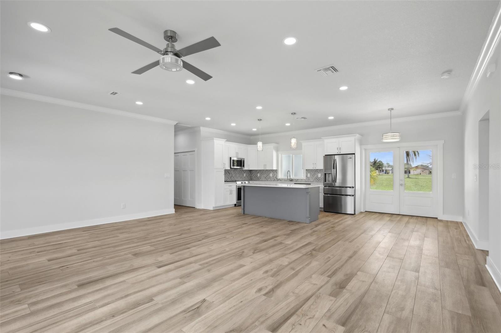 Image 8 of 32 For 718 Desert Hills Way