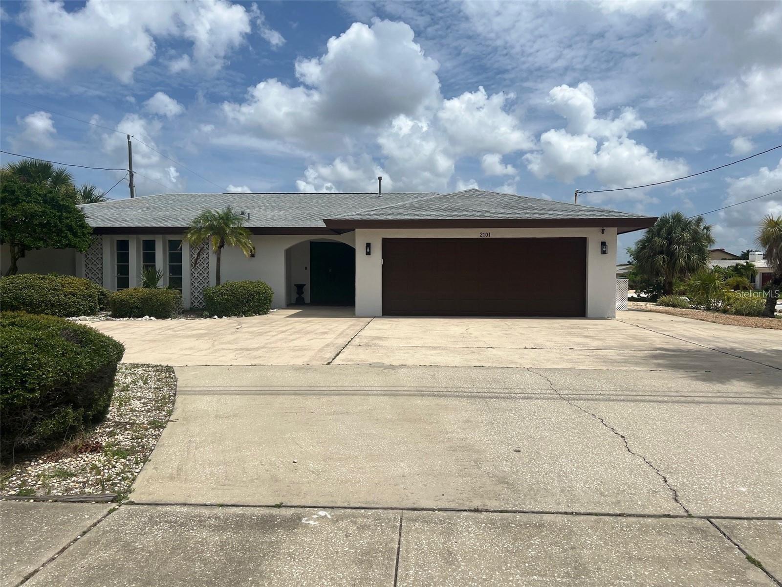 Image 2 of 30 For 2101 Gulf Boulevard