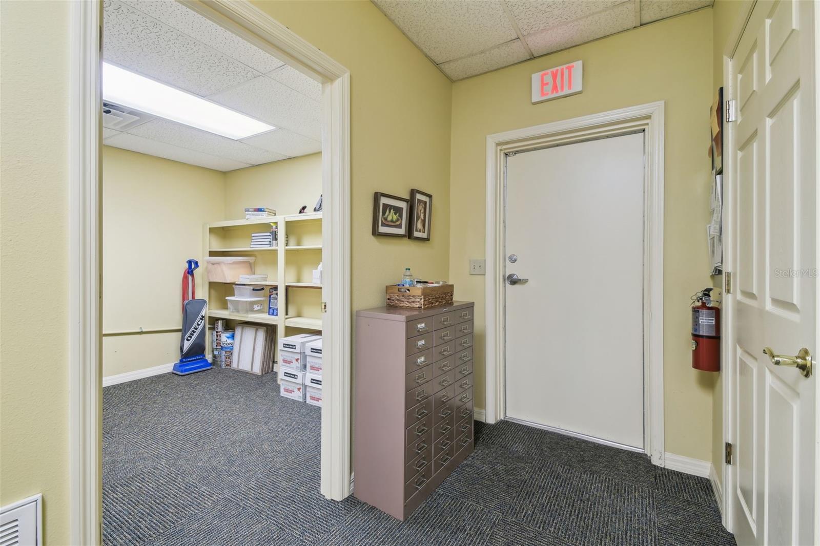 Image 19 of 27 For 37937 Heather Place 2