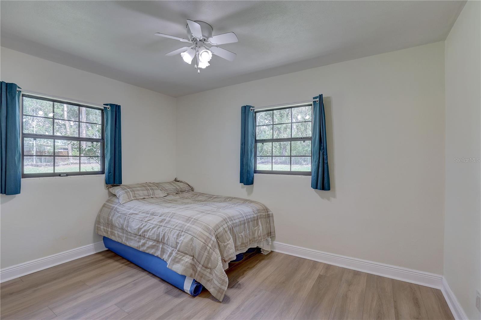 Listing photo id 10 for 5201 Jasmine Lane