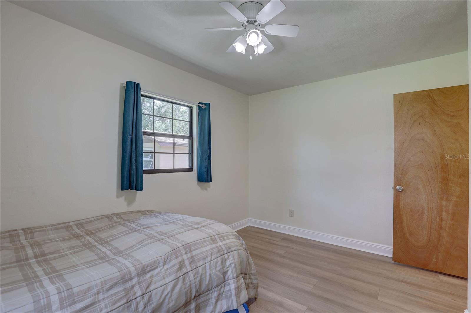 Listing photo id 13 for 5201 Jasmine Lane
