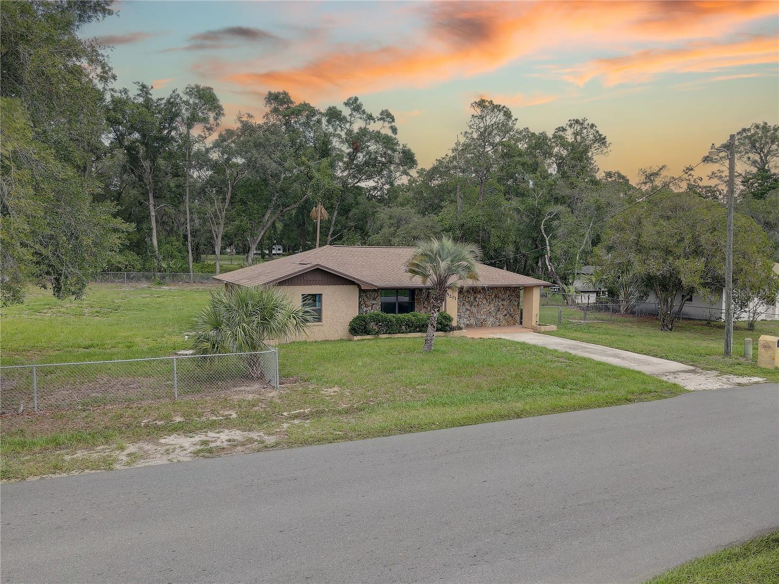 Listing photo id 0 for 5201 Jasmine Lane