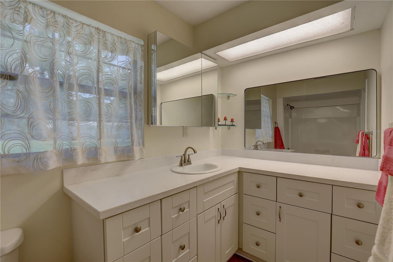 Listing photo id 19 for 5201 Jasmine Lane