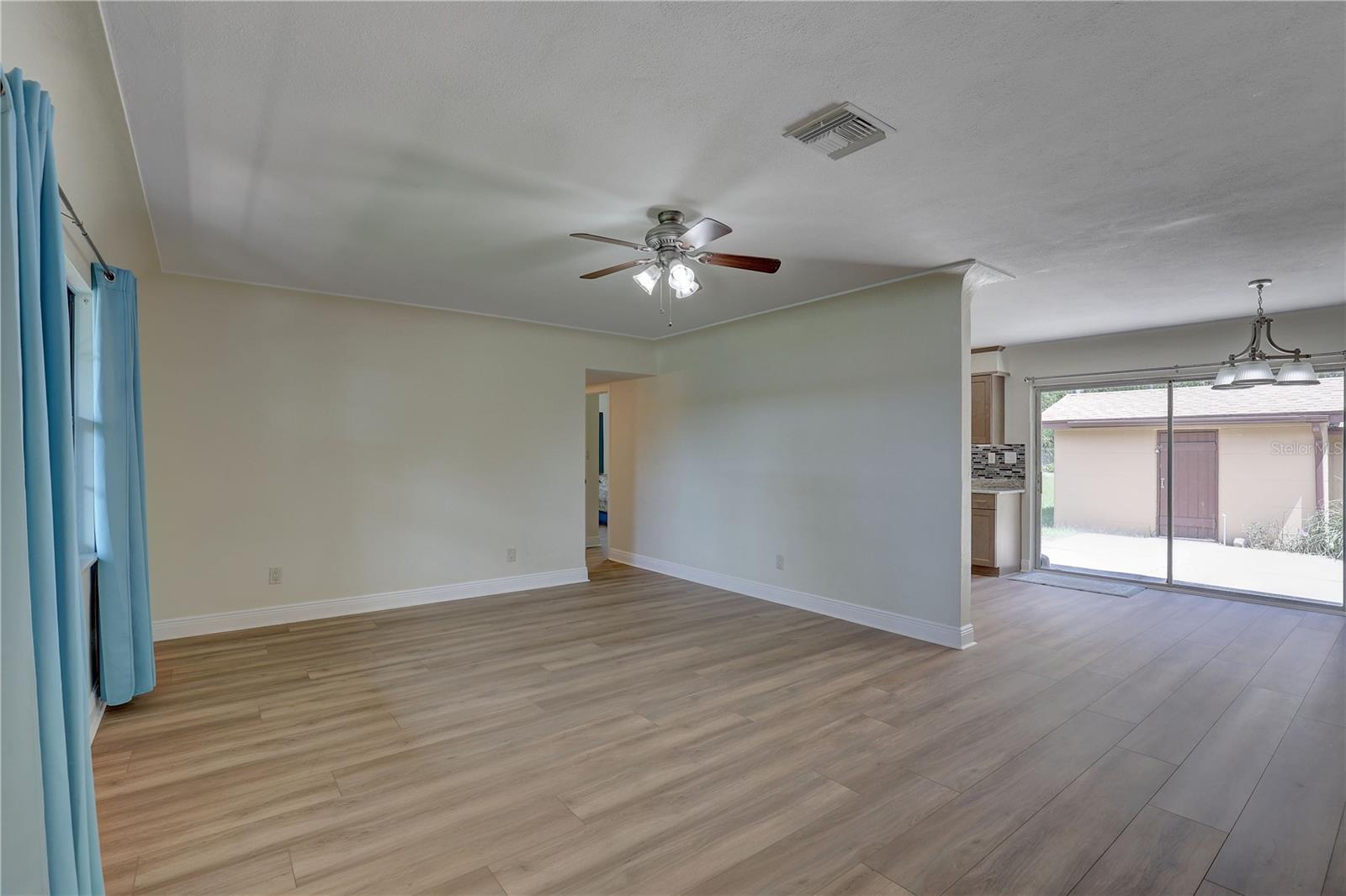 Listing photo id 21 for 5201 Jasmine Lane