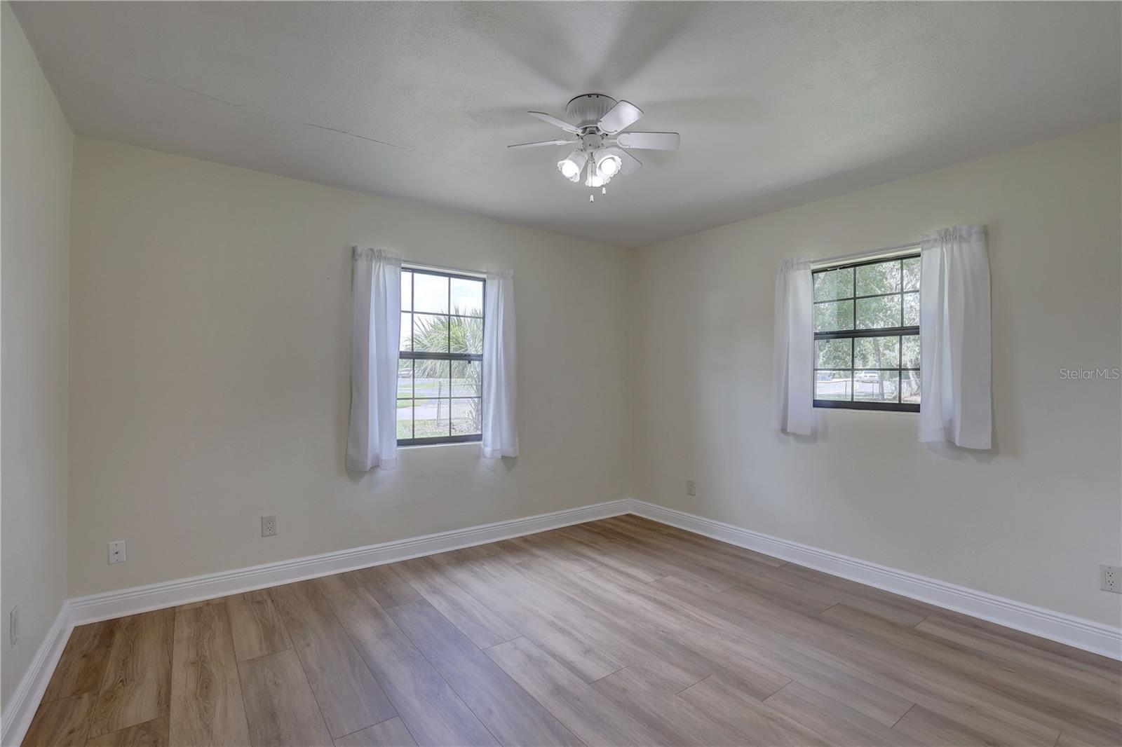 Listing photo id 22 for 5201 Jasmine Lane